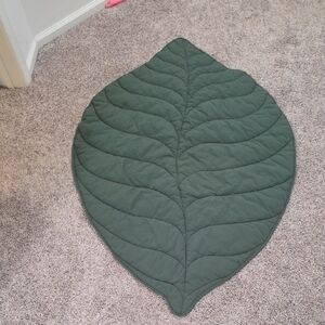 Green Leaf-Shaped Rug